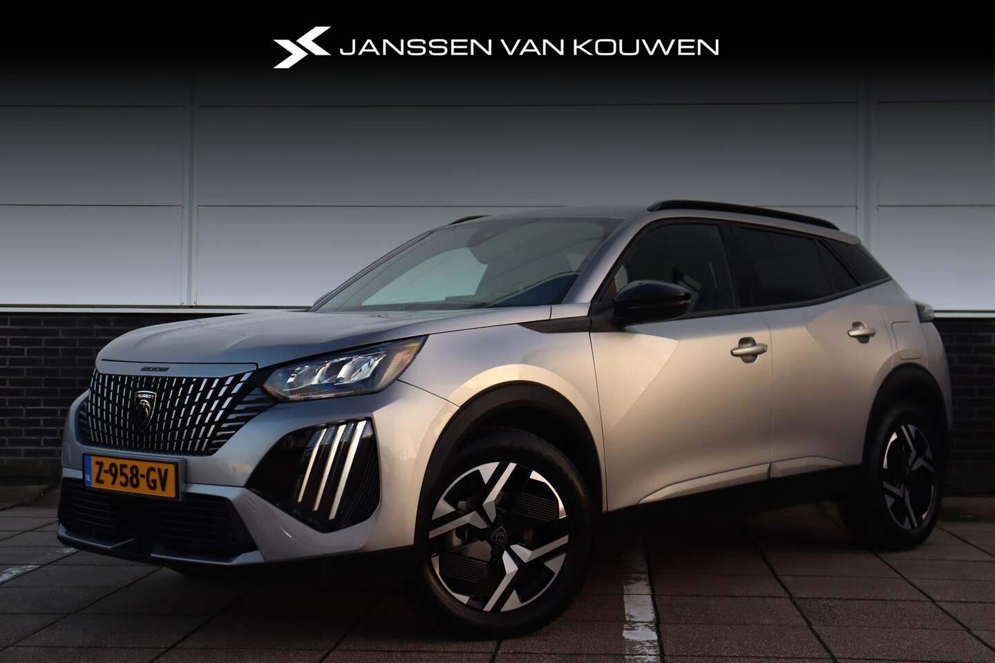 Peugeot 2008 - 1.2 PureTech 100 Allure *Navigatie * Climate Control *Apple CarPlay - AutoWereld.nl
