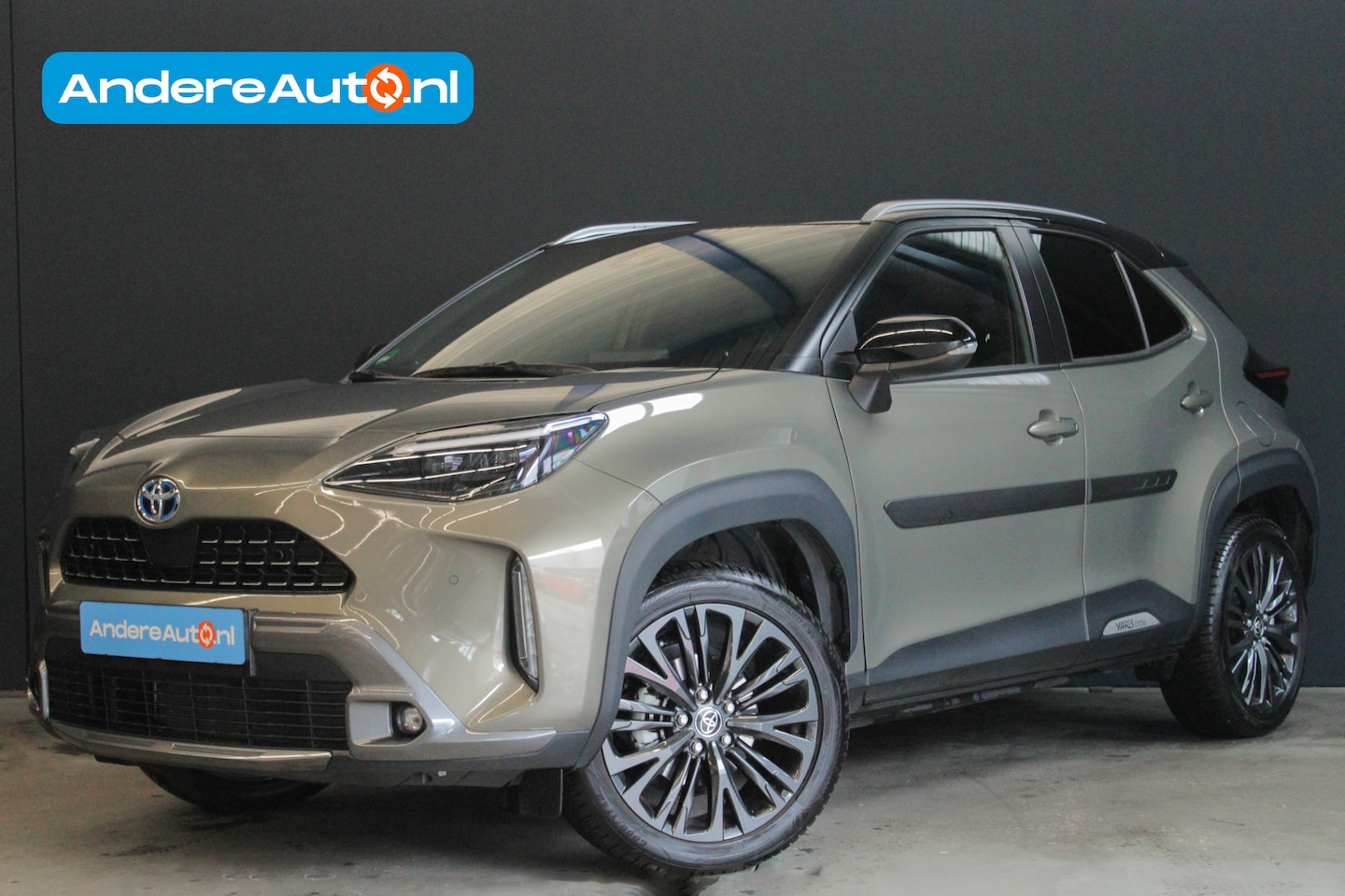 Toyota Yaris Cross - 1.5 Hybrid Adventure AWD |trekhaak|pano|parkeersensoren|leder|JBL| - AutoWereld.nl
