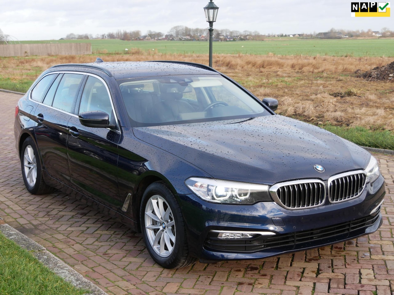 BMW 5-serie Touring - 520d BUSINESS AUT. LEATHER NAVI ** 13399 NETTO ** - AutoWereld.nl