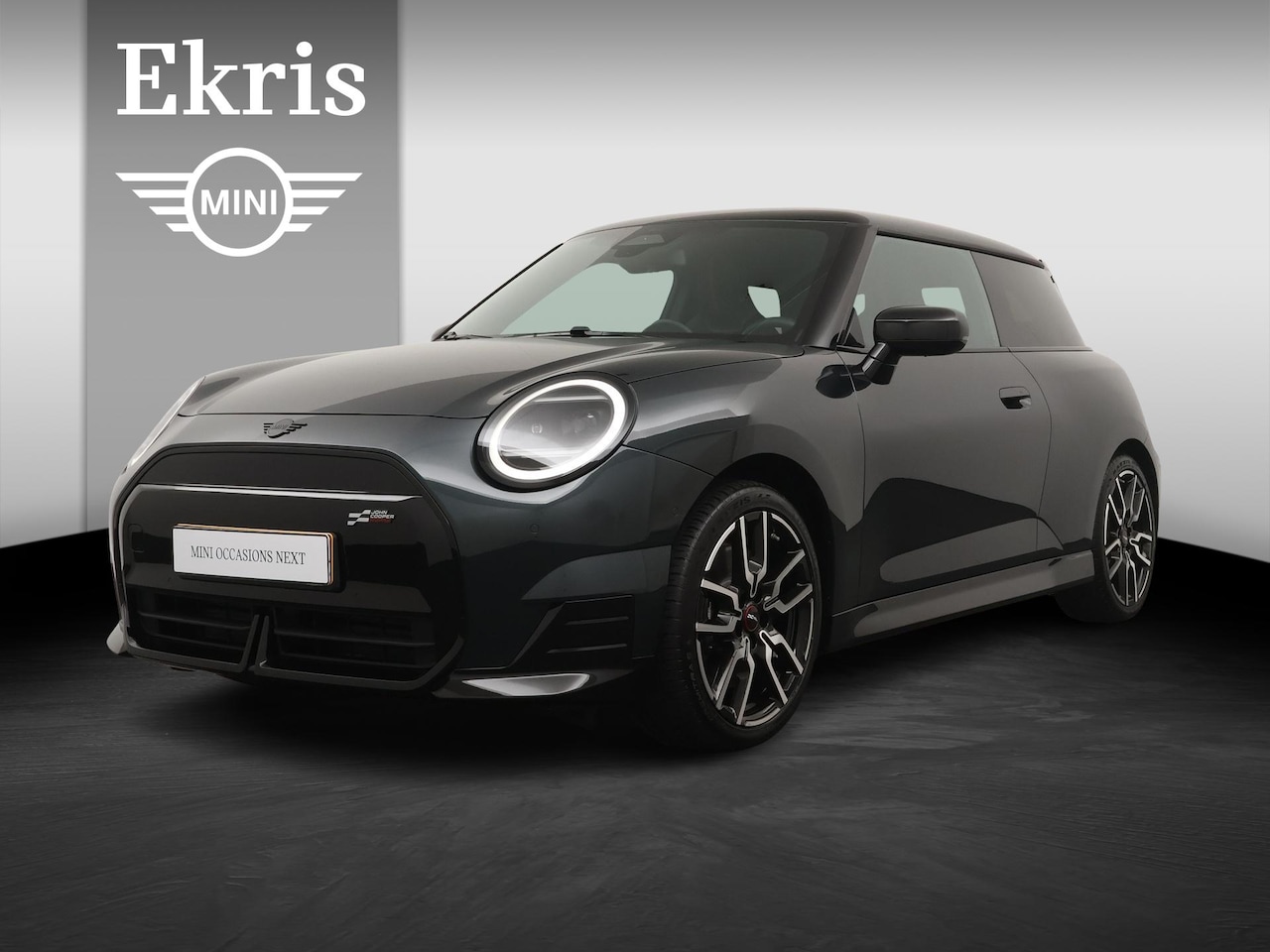 MINI Mini-Electric - Cooper SE John Cooper Works M 54.2 kWh | Stuur- Stoelverwarming | Head-Up | Achteruitrijca - AutoWereld.nl