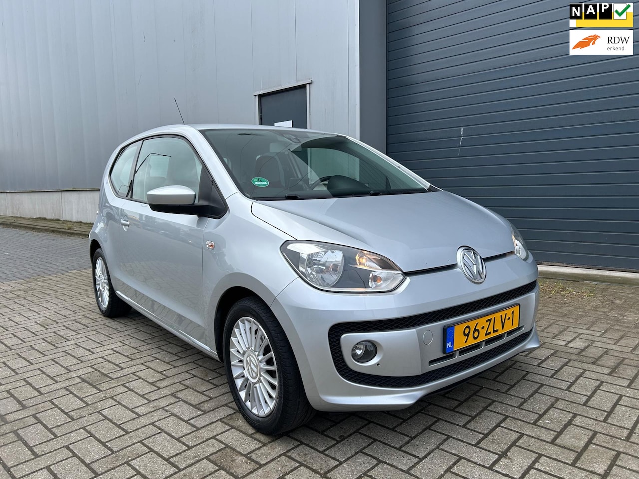 Volkswagen Up! - 1.0 high up! BlueMotion NAVI AIRCO APK - AutoWereld.nl