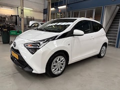Toyota Aygo - 1.0 VVT-i 72pk 5D x-play | Navigatie | Camera | Apple carplay / Android auto | Airco | NAP