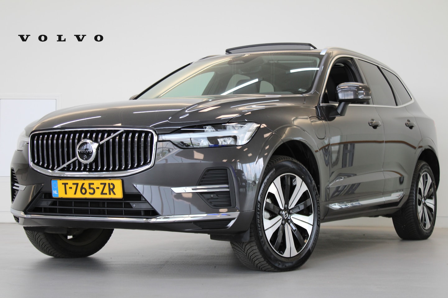 Volvo XC60 - T8 455PK Plus Bright | Luchtvering | 360° | Trekhaak | Stoel&Stuur Verw. | Getint Glas - AutoWereld.nl