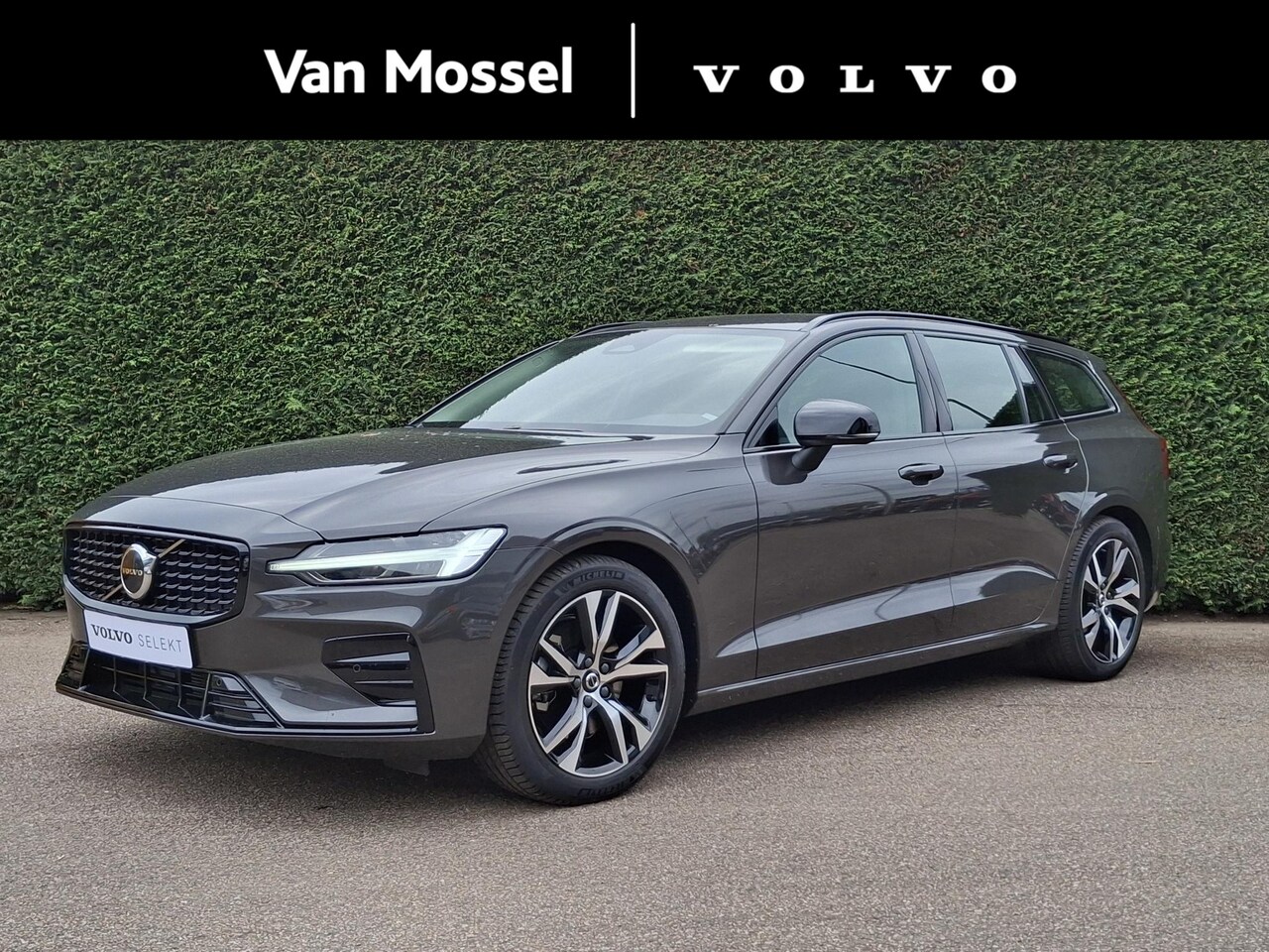 Volvo V60 - 2.0 B4 Plus Dark | Trekhaak |  Stoel/Stuur verwarming | Leder | Elektrisch verstelbare voo - AutoWereld.nl