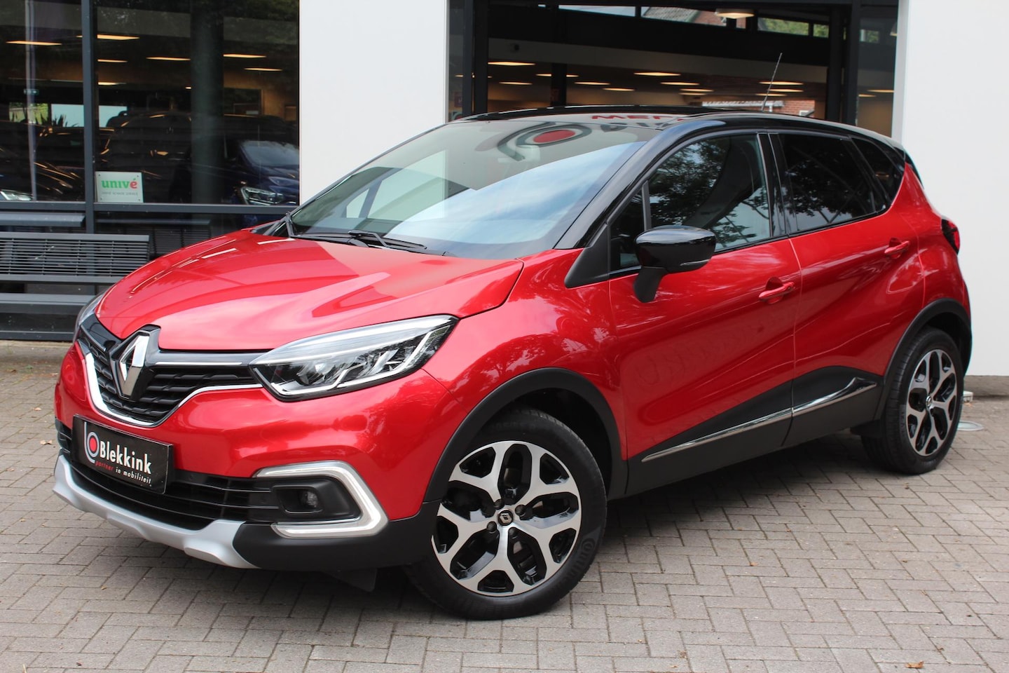 Renault Captur - 1.3 TCe Intens 150 pk EDC AUTOMAAT, Navigatie, Clima, 17"LMV - AutoWereld.nl