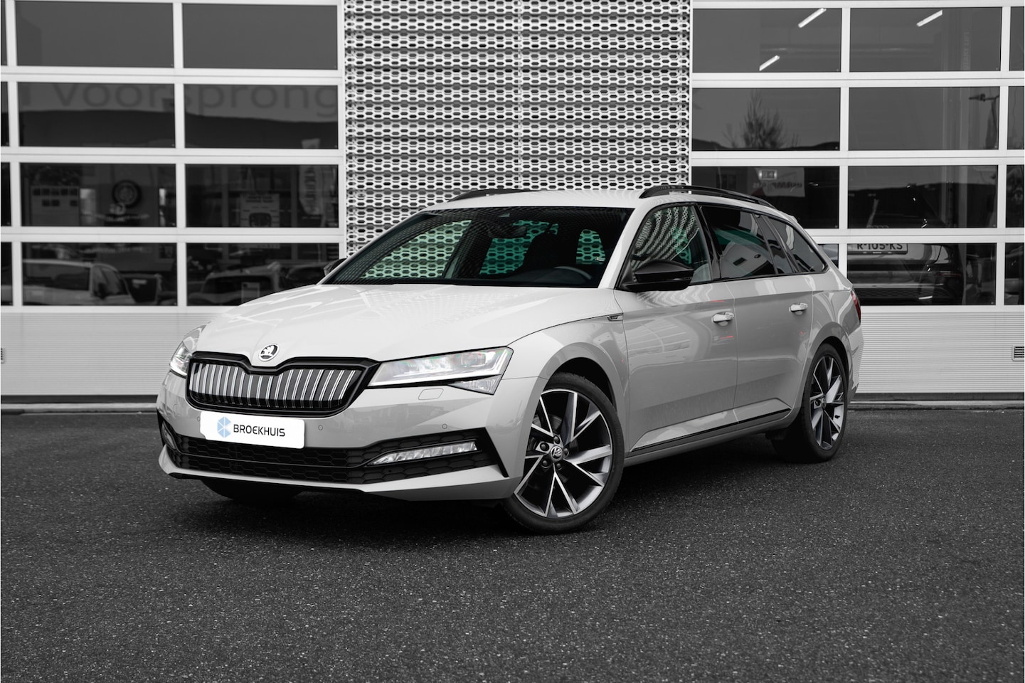 Skoda Superb Combi - 1.4 TSI iV Sportline Business | Camera | Carplay | Navigatie | Stoel- stuurverwarming - AutoWereld.nl