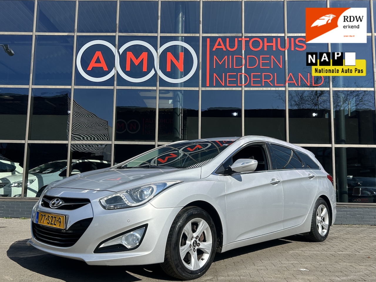 Hyundai i40 Wagon - 1.6 Cruisectr,Navigatie,PDCv/a,Achteruitrijcamera,Trekhaak - AutoWereld.nl