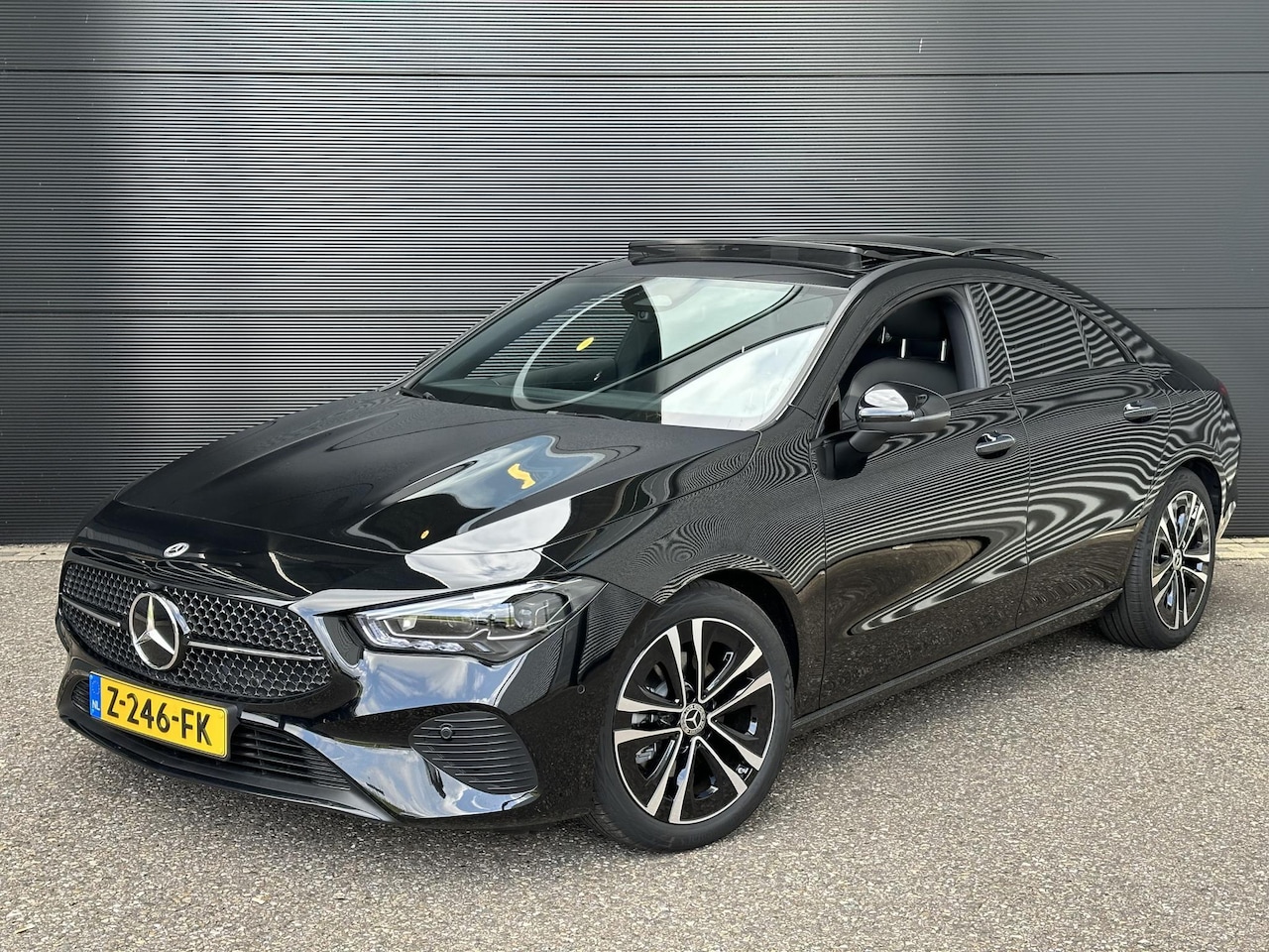 Mercedes-Benz CLA-Klasse - 180 Luxury Line | Panoramadak | Nightpakket | Achteruitrijcamera | Stoelverwarming | Dodeh - AutoWereld.nl