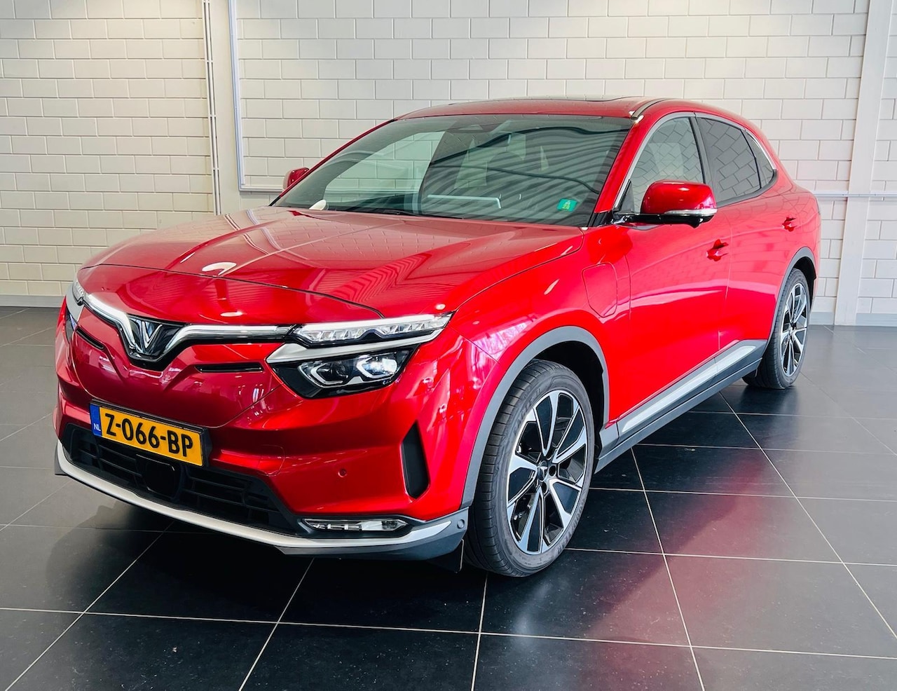 VinFast VF 8 - Plus 87.7 kWh 4WD  // 10 JAAR GARANTIE // 100% ELEKTRISCH - AutoWereld.nl