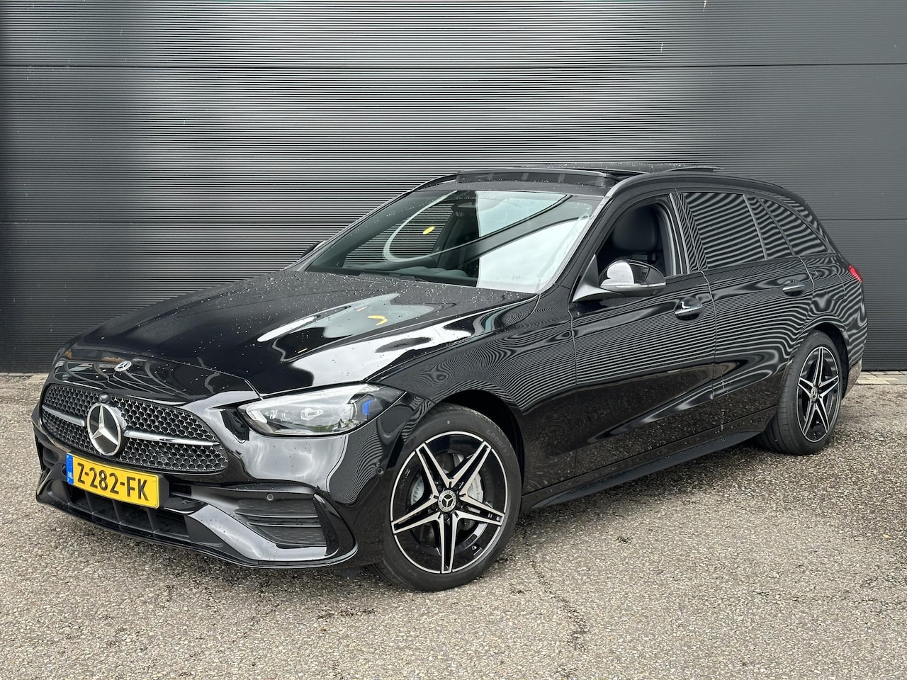 Mercedes-Benz C-klasse Estate - 300e AMG | Premium | Nightpakket | Panoramadak | Memorystoelen Verwarmd | 360° Camera | Bu - AutoWereld.nl