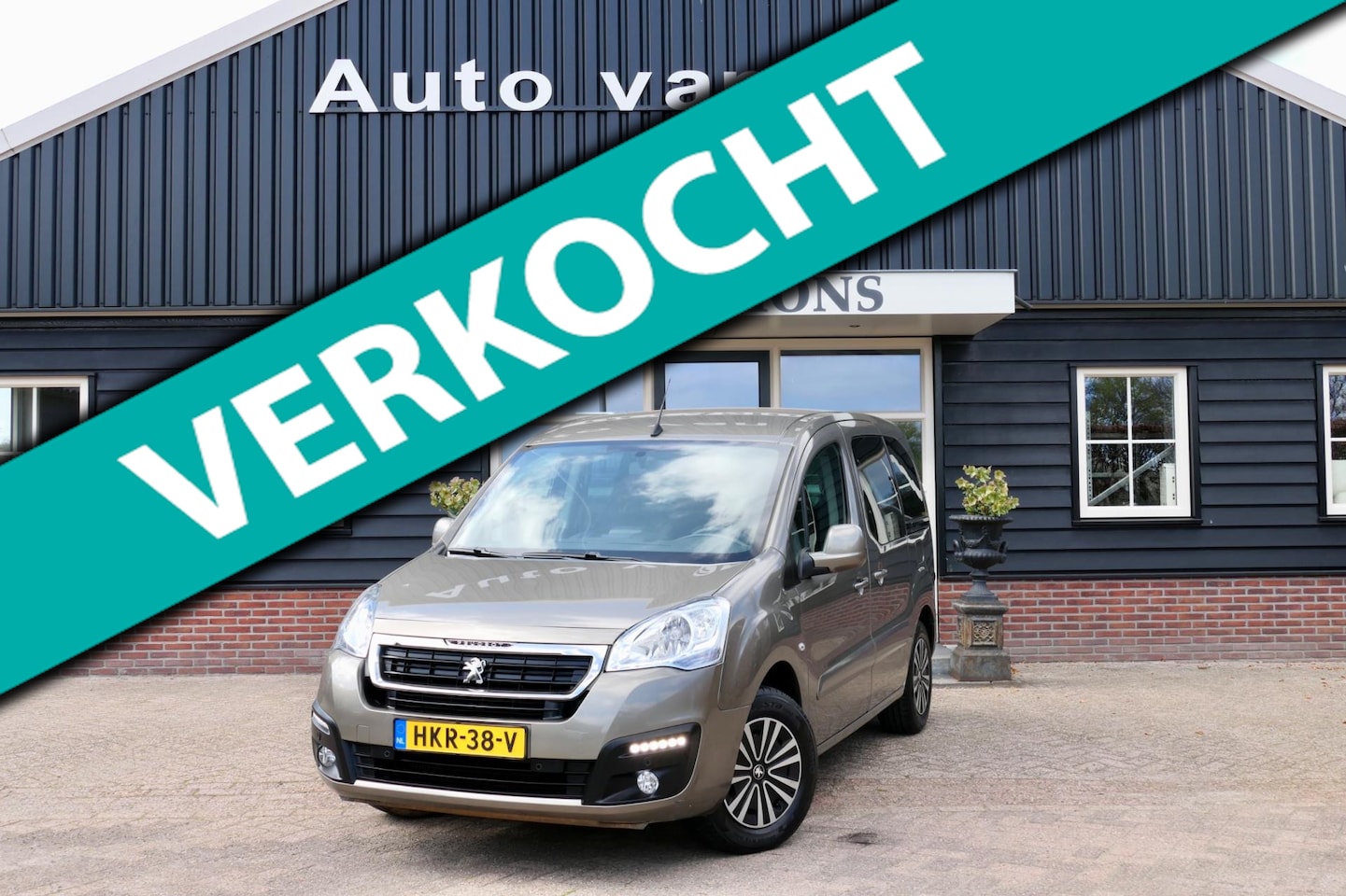 Peugeot Partner Tepee - 1.2 PureTech Allure / Navigatie / Camera / Airco / Cruise / Parkeersensoren / Apple CarPla - AutoWereld.nl