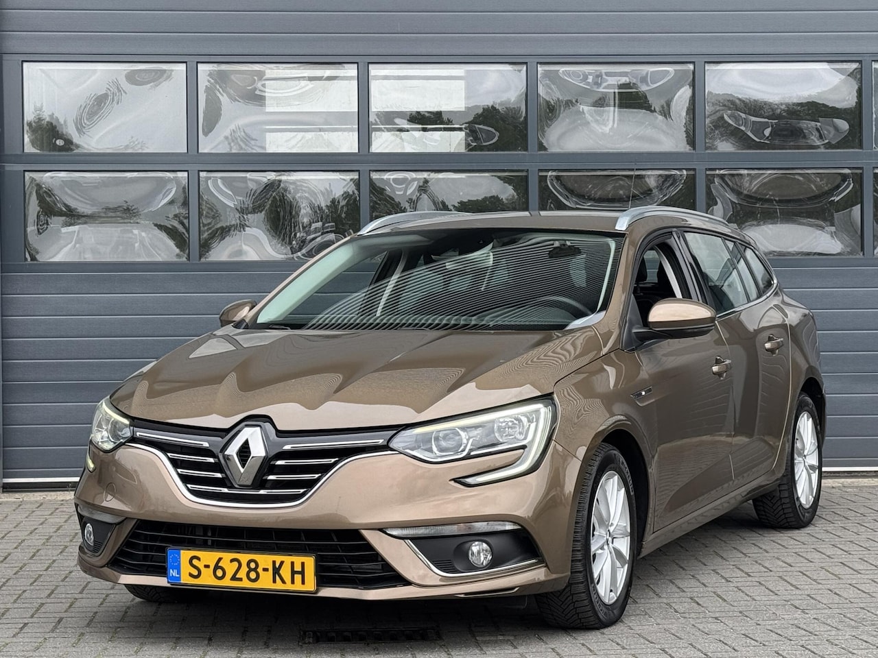 Renault Mégane Estate - 1.2 TCE LIMITED I TREKHAAK I SPORTSTOELEN I CLIMATE CONTROL I APPLE CARPLAY I CRUISE CONTR - AutoWereld.nl
