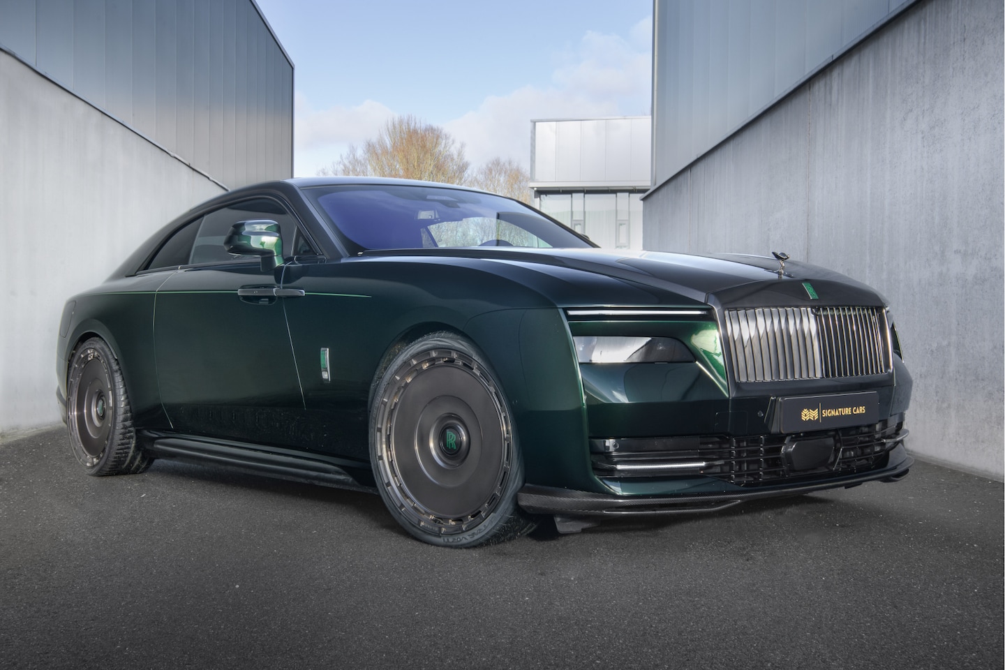 Rolls-Royce Spectre - Novitec Spofec Emerald Green Vossen 24" AWD 102 kWh 1of1 - AutoWereld.nl