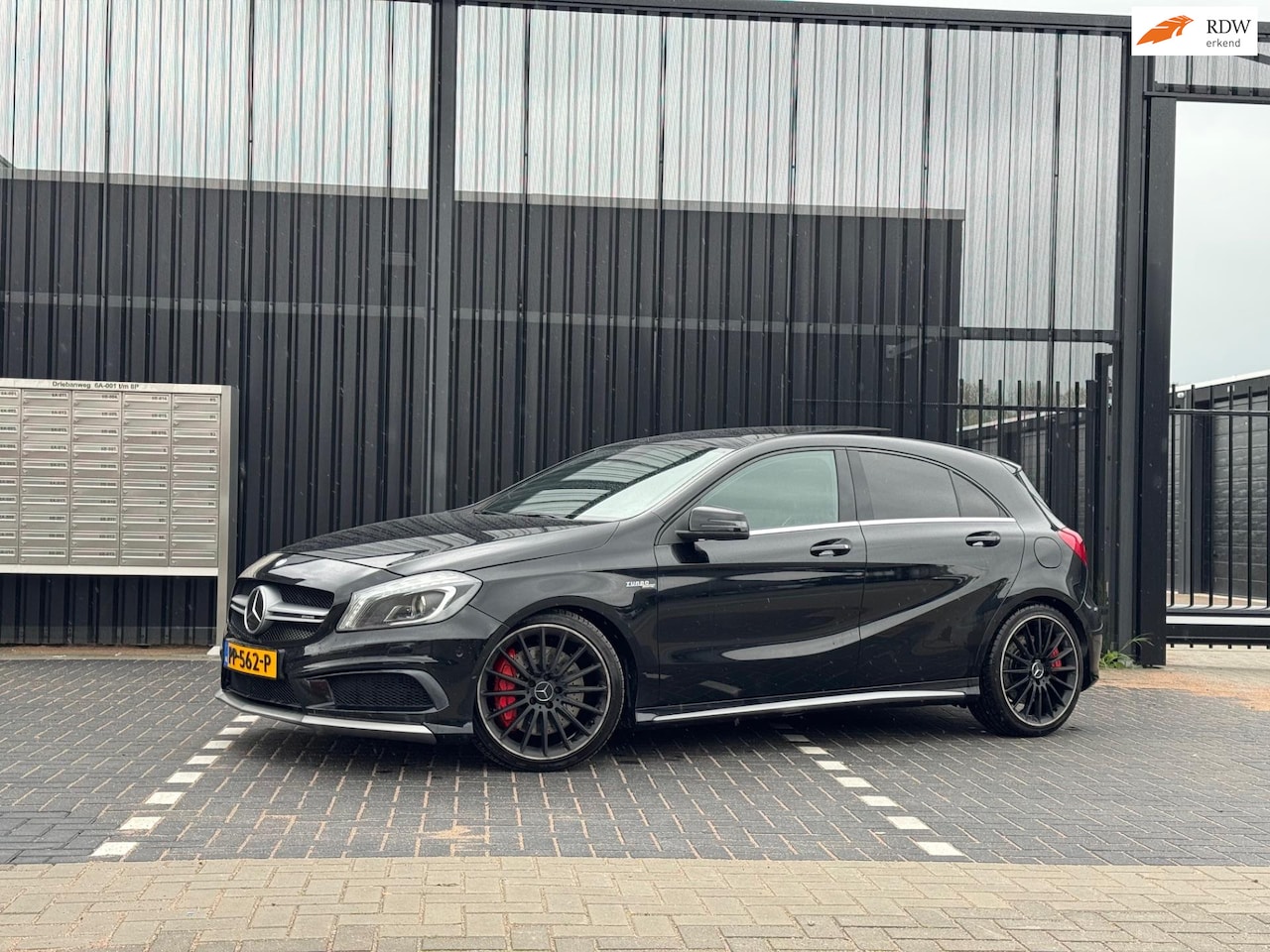Mercedes-Benz A-klasse - AMG 45 4MATIC - SCHUIFDAK - SCHAALSTOELEN - HARMAN KARDON - AutoWereld.nl