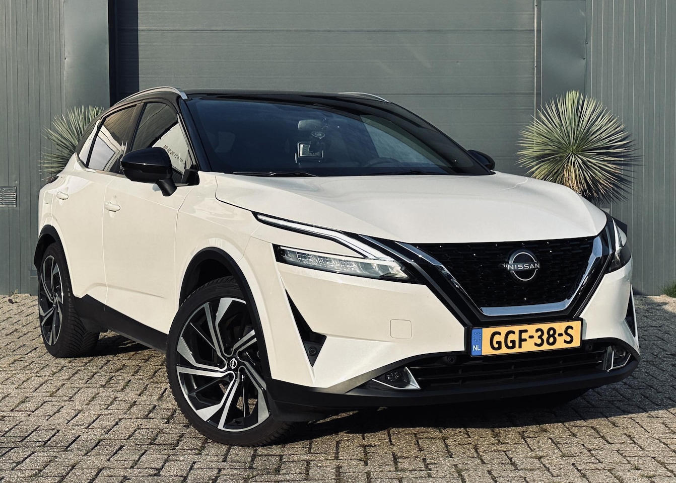 Nissan Qashqai - 1.3 Tekna Plus/Pano/leer/headup/Navi/360/fabrieksGarantie - AutoWereld.nl