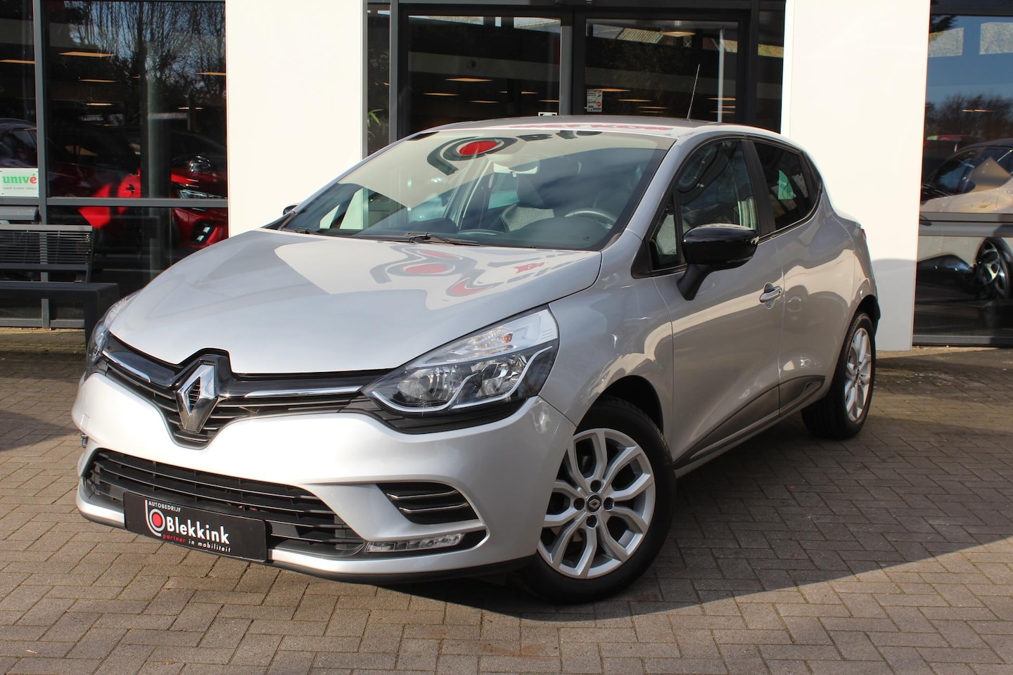 Renault Clio - 0.9 TCe Limited 90 pk Clima, Cruise contr., Navigatie, LMV - AutoWereld.nl