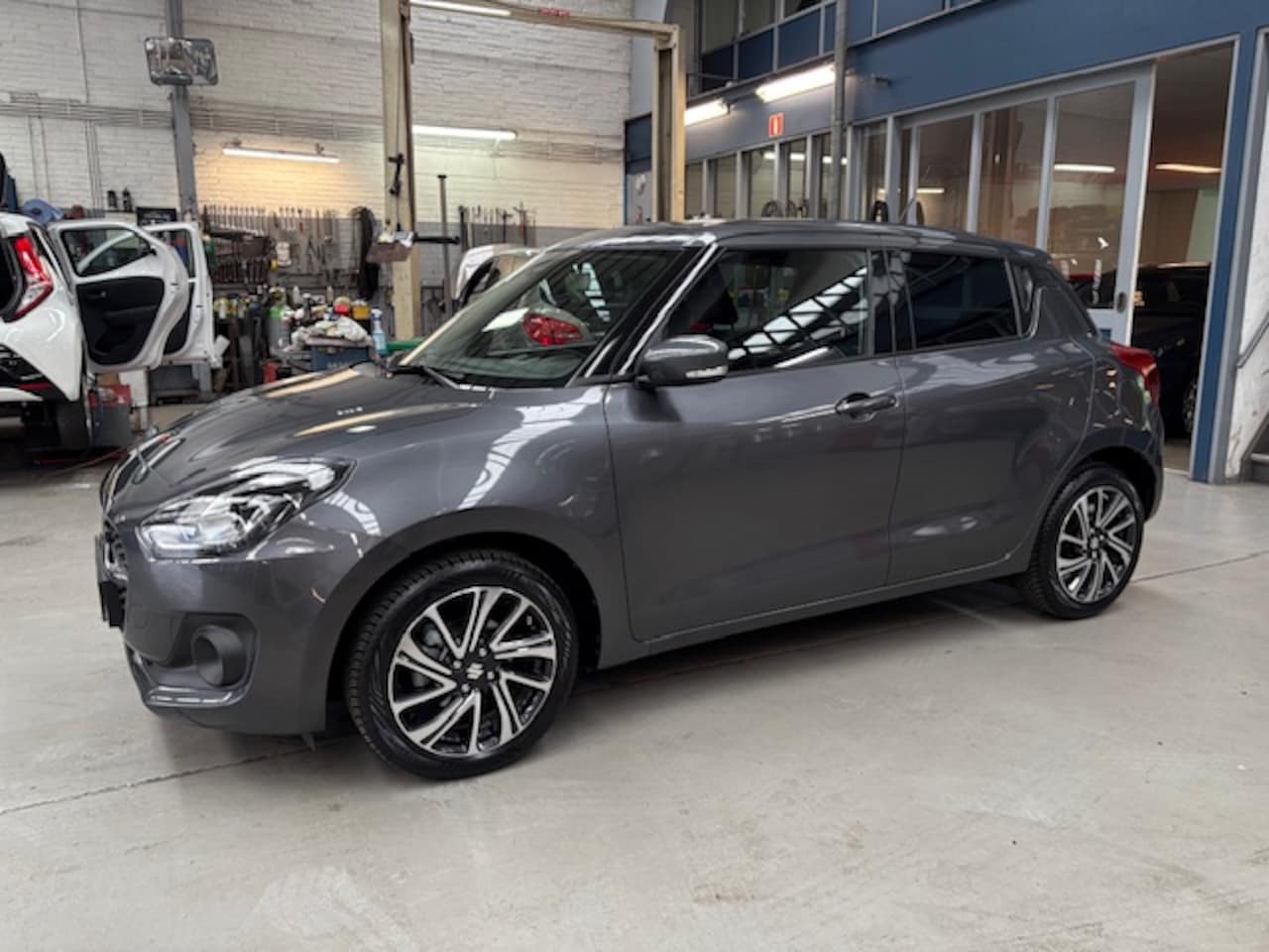 Suzuki Swift - 1.2 DualJet 83pk Smart Hybrid Style | Navigatie | Apple carplay / Android auto | Climtate - AutoWereld.nl