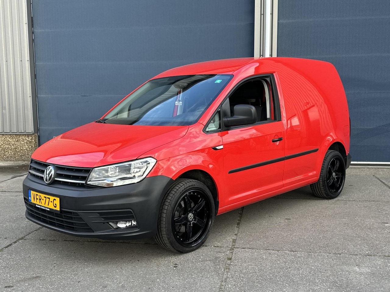 Volkswagen Caddy - 2.0 TDI L1H1 BMT Comfortline AIRCO / CRUISE CONTROLE / NAVI / TREKHAAK - AutoWereld.nl