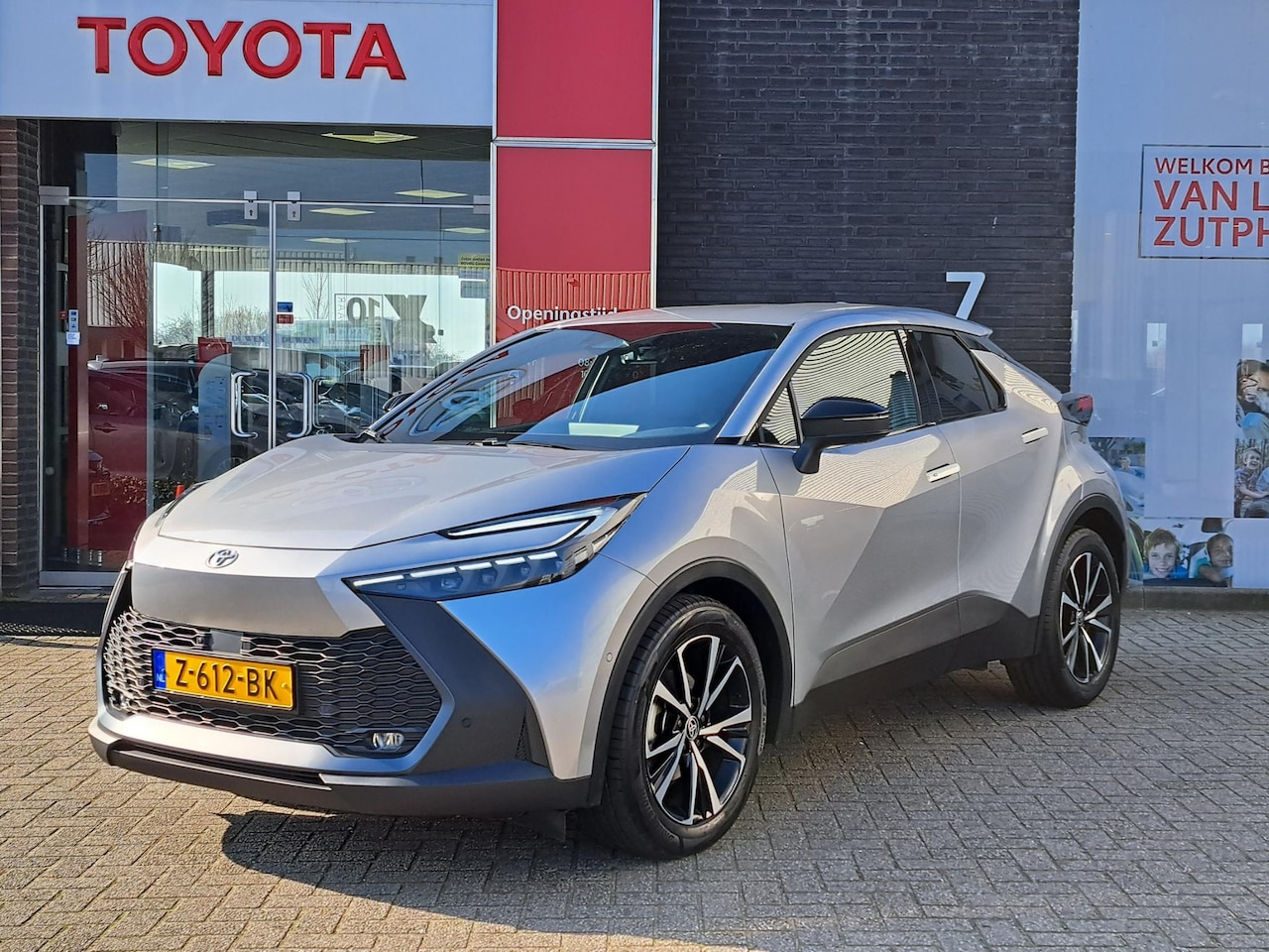 Toyota C-HR - 1.8 Hybrid 140 First Edition EL-ACHTERKLEP 360°CAMERA LED-PAKKET GROOT-NAVI NL-AUTO - AutoWereld.nl