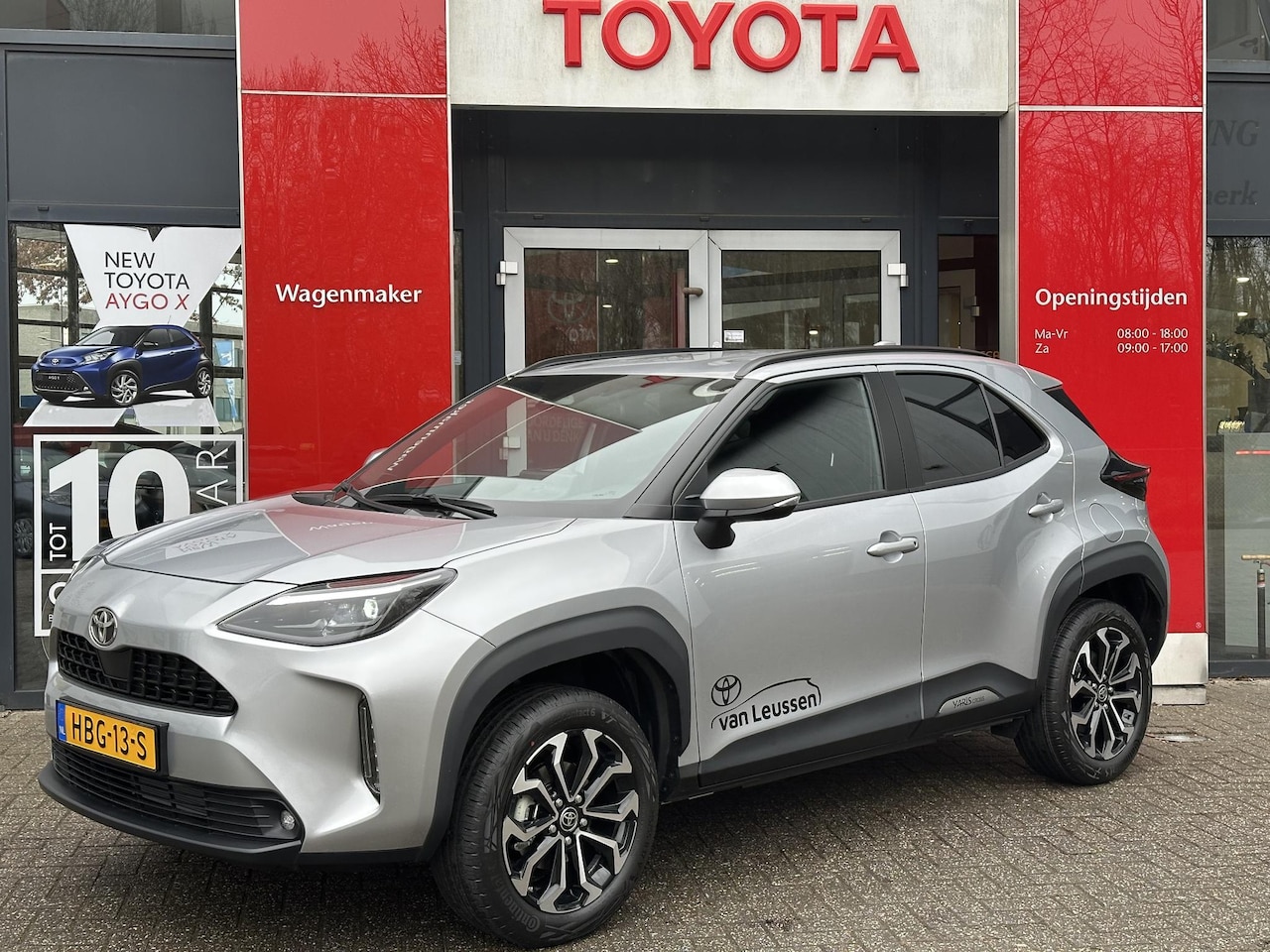 Toyota Yaris Cross - 1.5 HYBRID FIRST EDITION 2024 MODEL APPLE/ANDROID LED PRIVACY-GLASS 17"LMV KEYLESS NL-AUTO - AutoWereld.nl