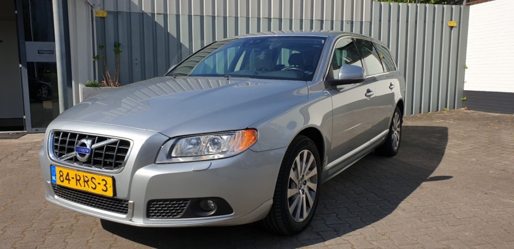 Volvo V70 - 1.6 T4 Limited Edition 1.6 T4 LIMITED EDITION - AutoWereld.nl