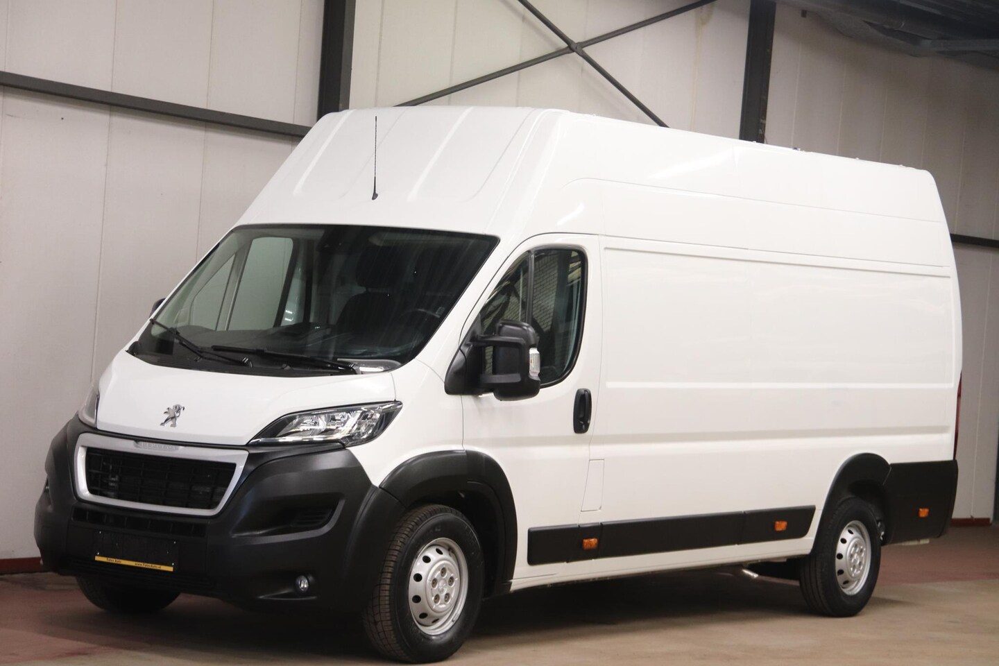 Peugeot Boxer - 335 140PK L4H3 AIRCO CRUISE CONTROL - AutoWereld.nl