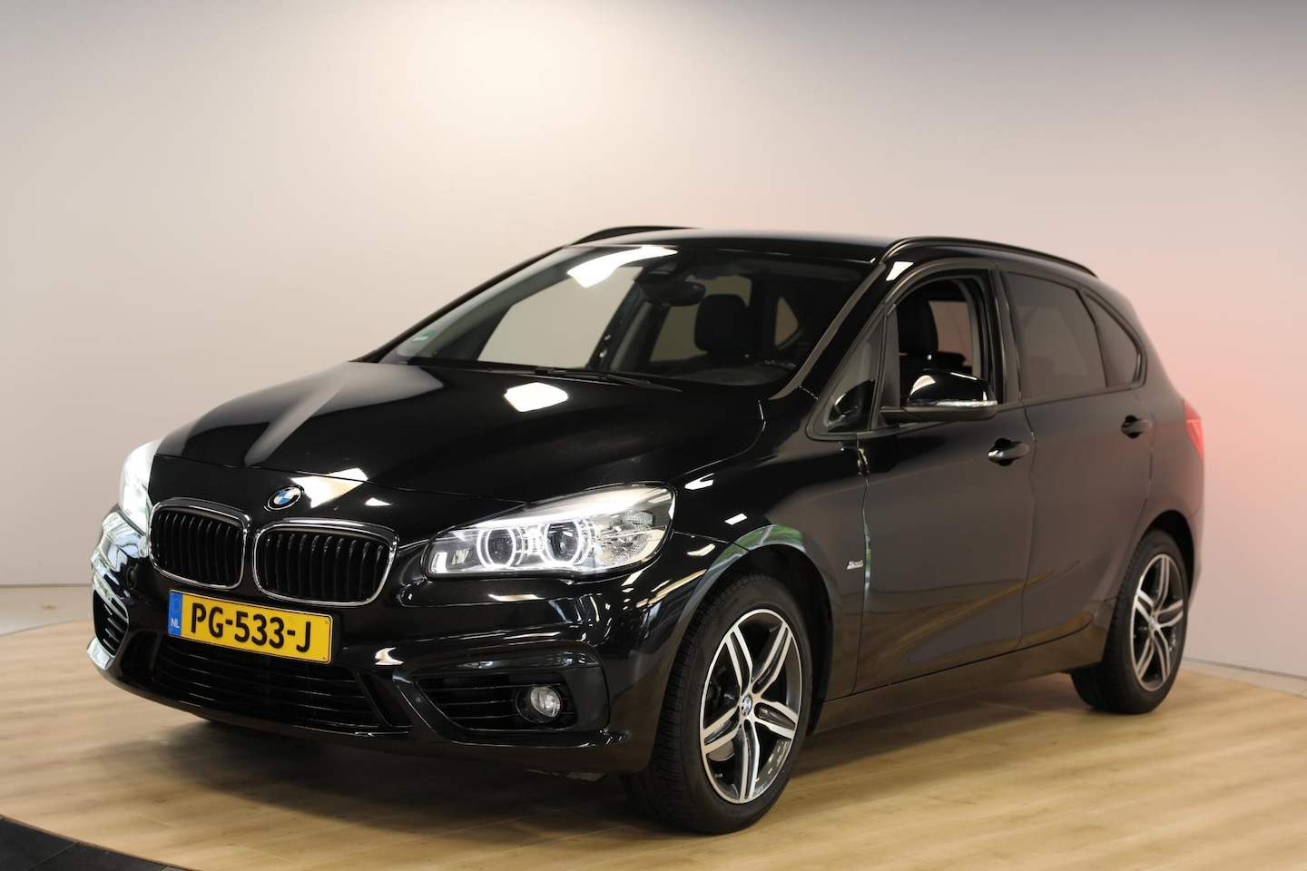 BMW 2-serie Active Tourer - 218i Executive | Sportline | Trekhaak - AutoWereld.nl