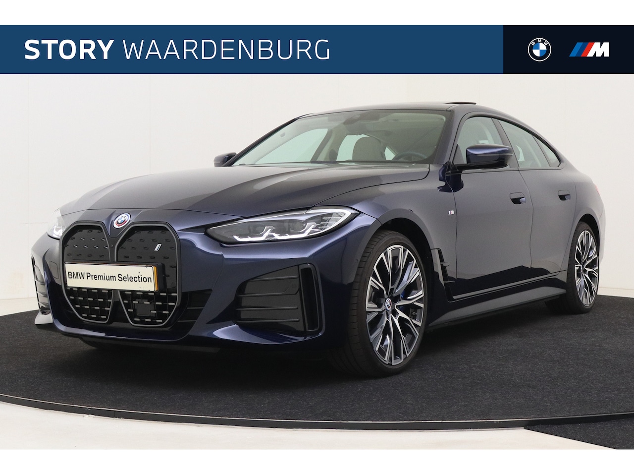 BMW i4 - eDrive40 High Executive M Sport / BMW M 50 Jahre uitvoering / Schuif-kanteldak / Trekhaak - AutoWereld.nl