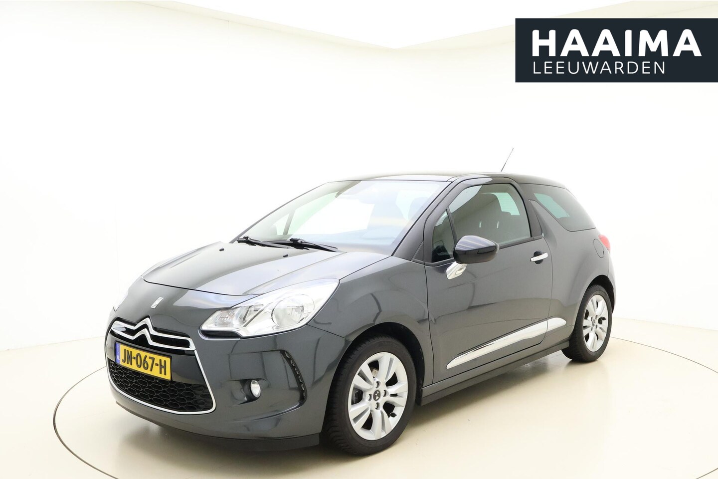 DS 3 - 1.2 PureTech 110pk So Red | Achteruitrijcamera | Climate control | Navigatie | Lichtmetale - AutoWereld.nl