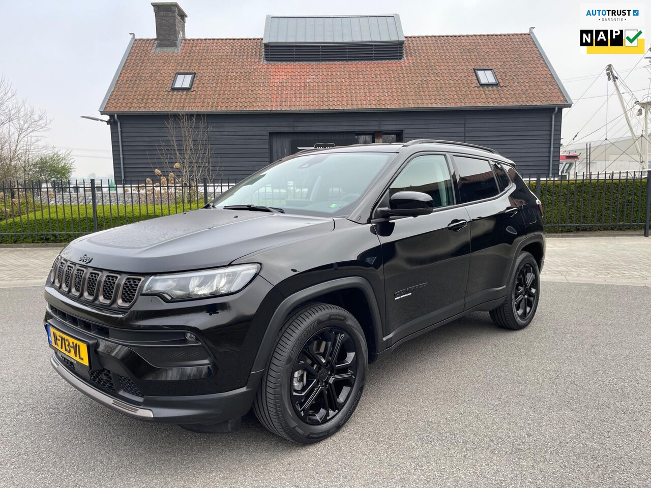 Jeep Compass - 4xe 240 Plug-in Hybrid Electric Upland Navigatie Camera Leer Led- Xenon NL Auto Met NAP!! - AutoWereld.nl