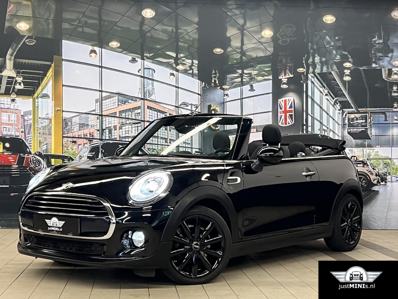 MINI Cabrio - COOPER AUT 136 pk 1 EIG NAVI LEDER LED UNION JACK - AutoWereld.nl
