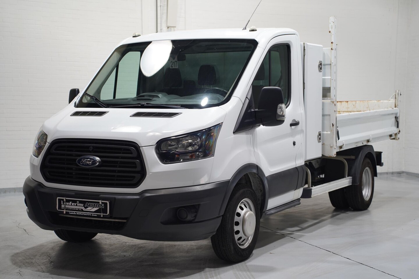 Ford Transit - 2.0 TDCI 130 pk L2 Kipper / Open Laadbak Airco, Trekhaak, Kist, LxBxH 280x210x35 cm, 3-Zit - AutoWereld.nl