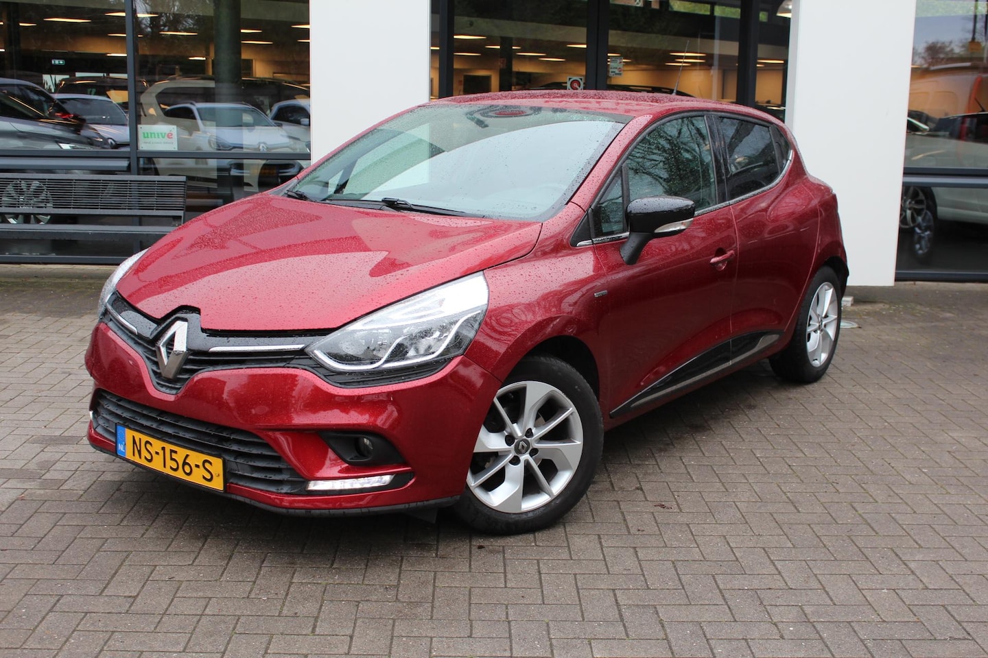 Renault Clio - 0.9 TCe Limited 90 pk Navigatie, Airco, Cruise controle, PDC, LMV - AutoWereld.nl