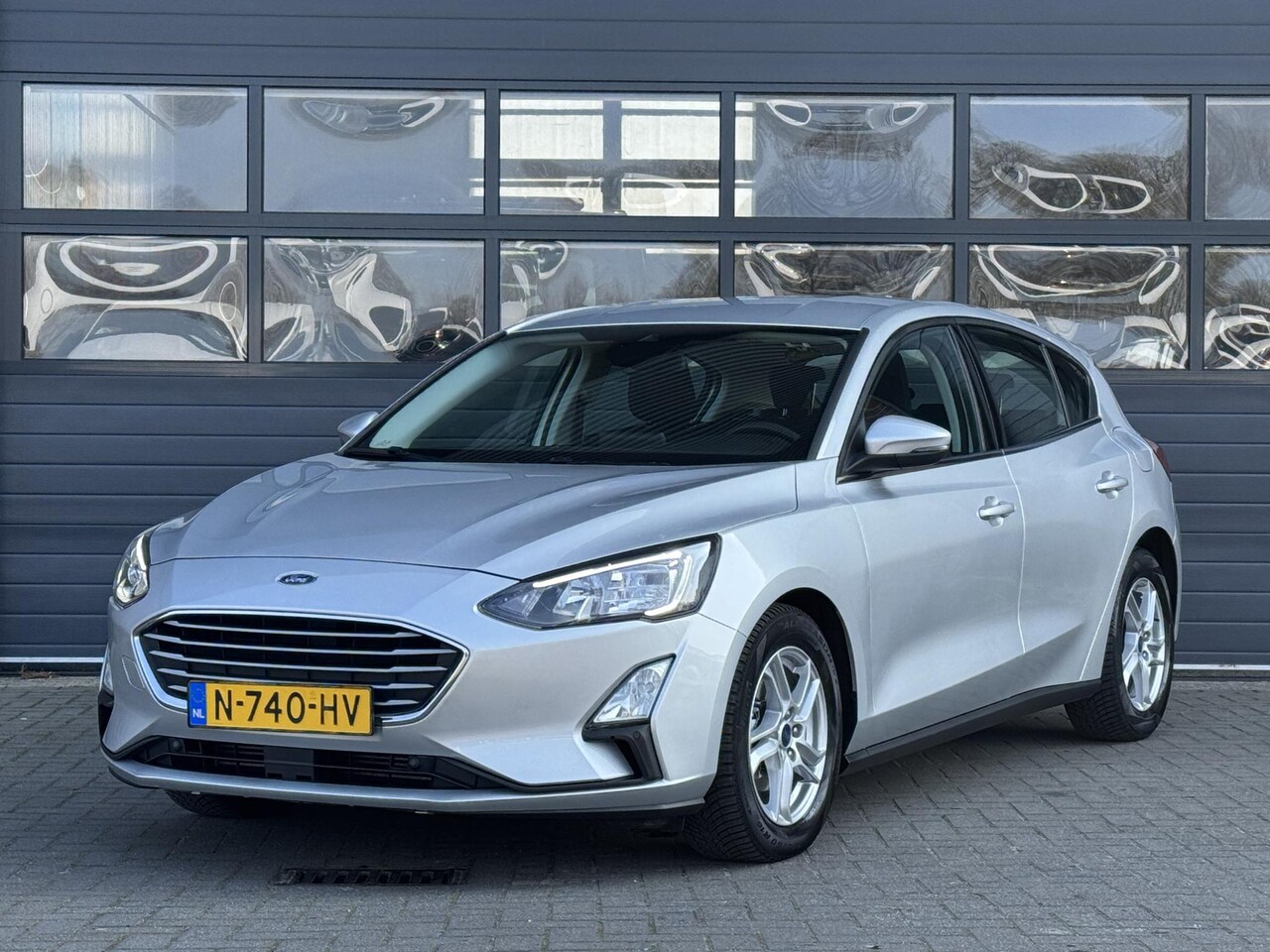 Ford Focus - 1.0 ECOBOOST TREND EDITION BUSINESS I ACHTERUITRIJCAMERA I CARPLAY I NAVIGATIE I CRUISE CO - AutoWereld.nl