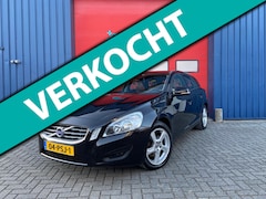 Volvo V60 - 1.6 T3 Kinetic 2011 |Navi |Trekhaak |Leder |PDC