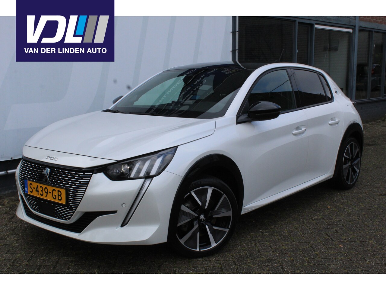 Peugeot e-208 - EV GT 350 50 kWh Airco l Cruise control l Digitaal dashboard l Sportstuur l AppleCarPlay/A - AutoWereld.nl