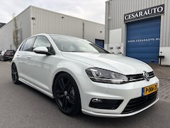 Volkswagen Golf - 1.4 TSI R LINE Connected Series / PANO / Keyless / BOM VOL
