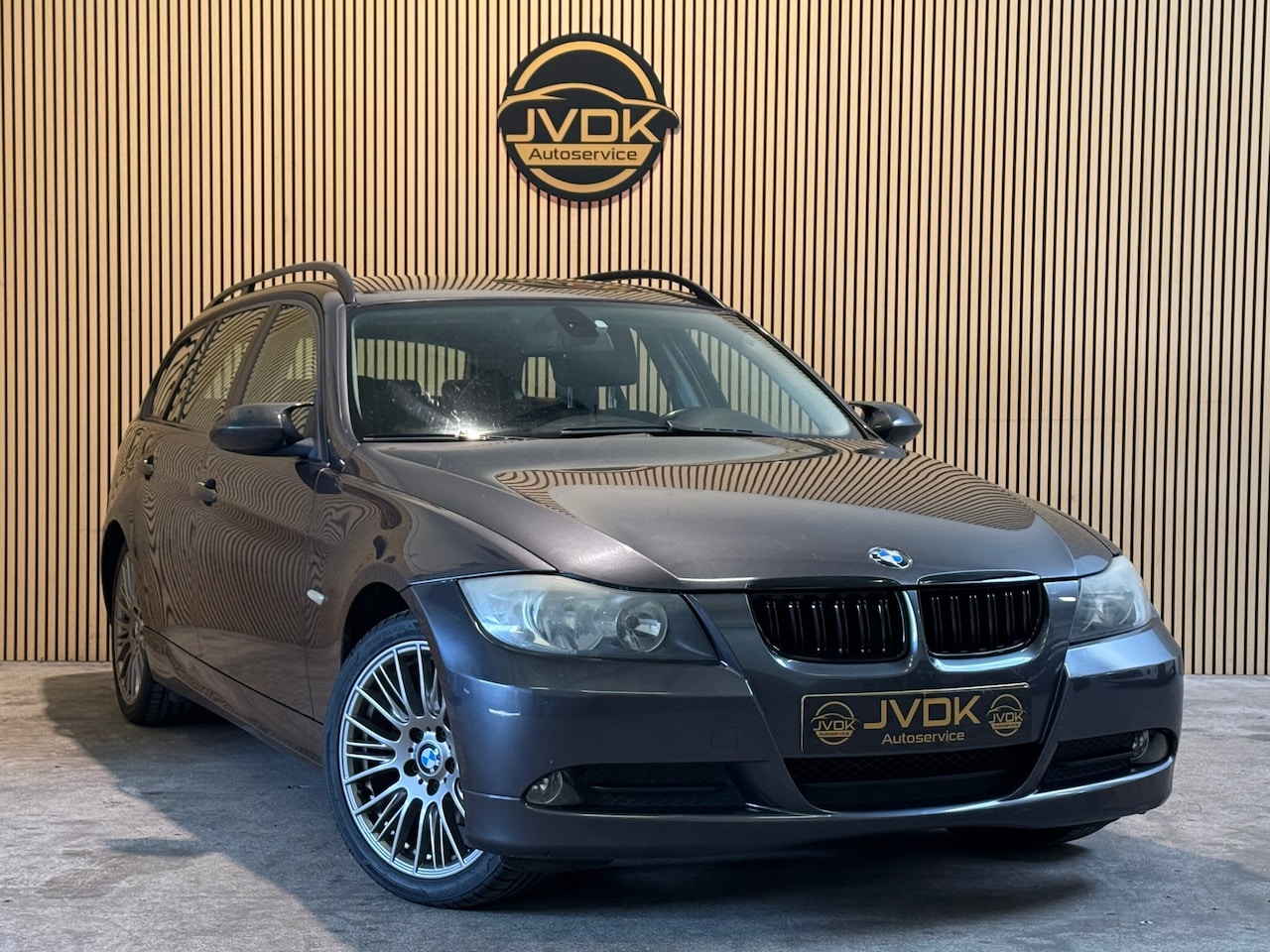 BMW 3-serie Touring - 318i Business Line TREKHAAK/AIRCO/NAVI/CLIMA/CRUISE/NAP - AutoWereld.nl