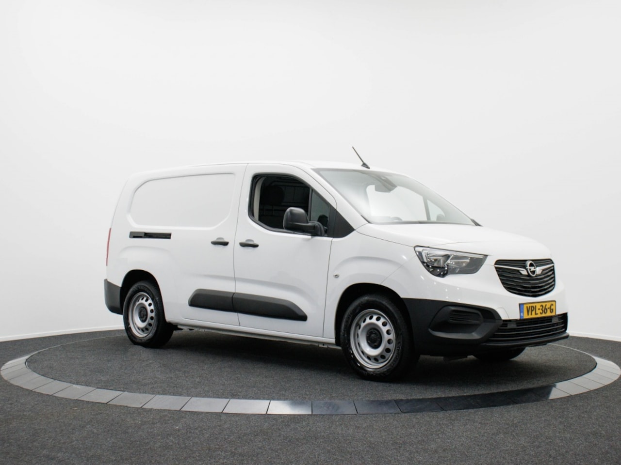 Opel Combo-e - L2H1 Edition 50 kWh | Navigatie | All-seasons | Winterpack - AutoWereld.nl