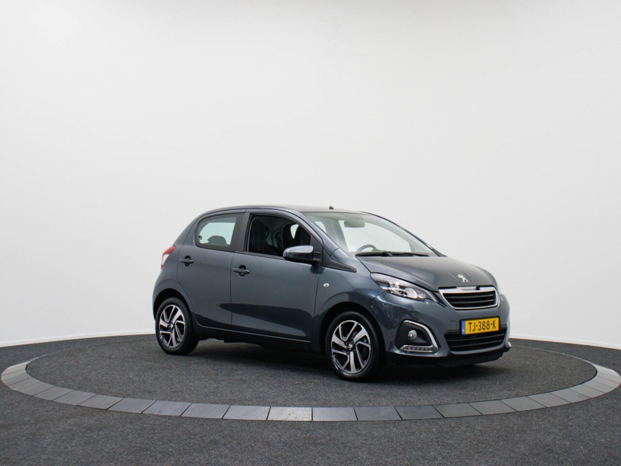 Peugeot 108 - 1.0 e-VTi Allure | Navigatie | Bluetooth - AutoWereld.nl
