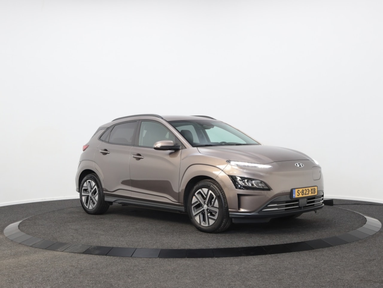 Hyundai Kona Electric - EV Premium 64 kWh | Leer | Navigatie | Camera | Carplay | - AutoWereld.nl