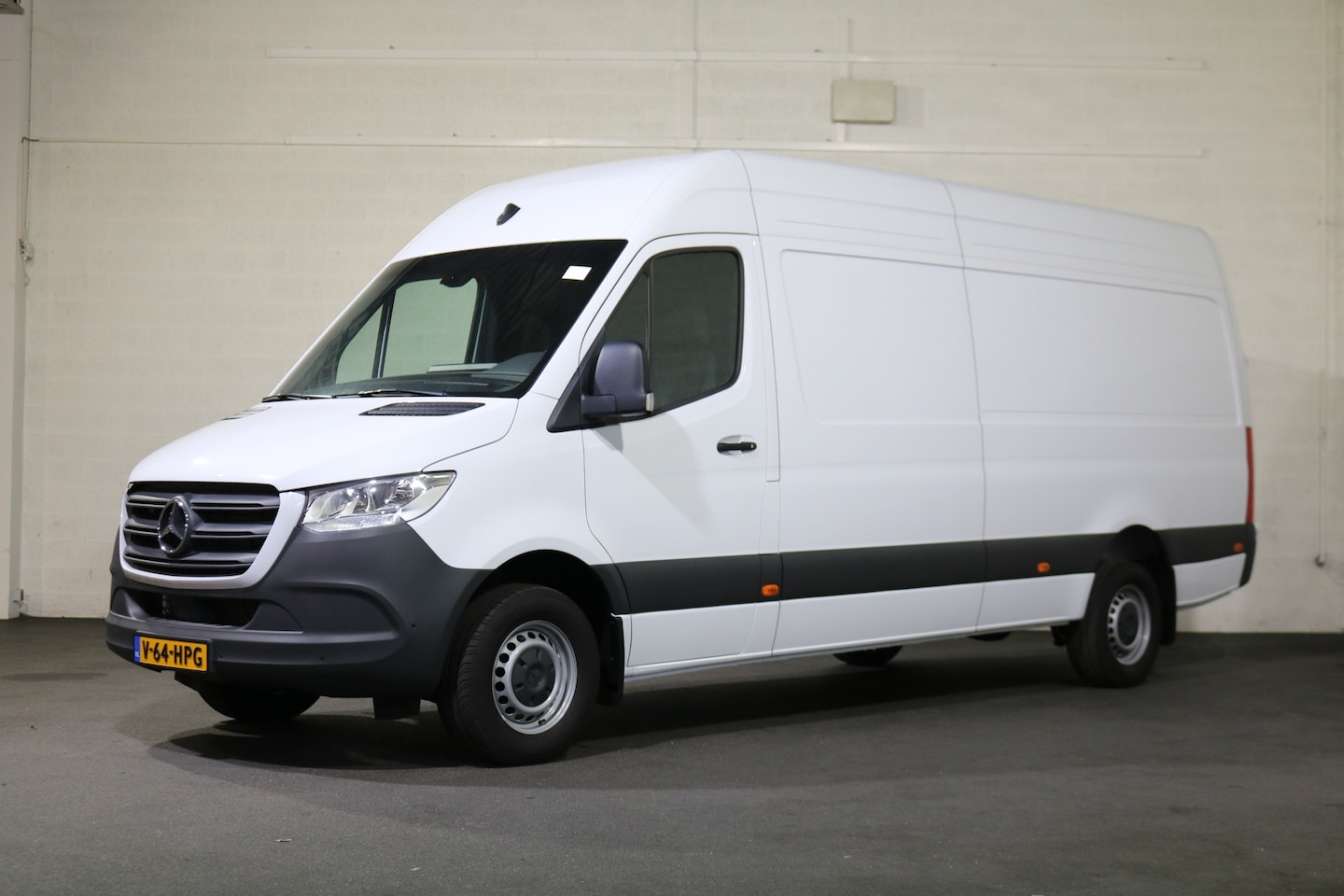 Mercedes-Benz Sprinter - 317 CDI L3 H2 Airco Mbux Camera - AutoWereld.nl