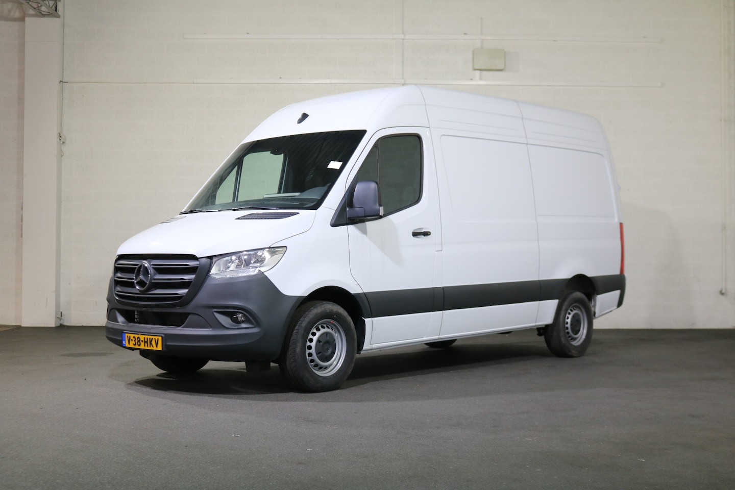 Mercedes-Benz Sprinter - 317 CDI L2 H2 Airco Mbux Camera - AutoWereld.nl