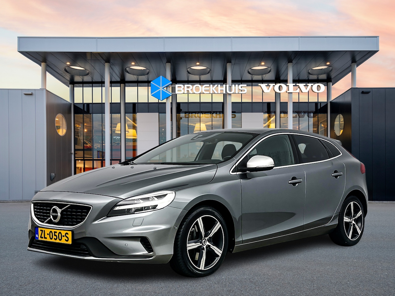 Volvo V40 - T3 Polar+ Sport | 24 MND Garantie | Leder | Elektrisch verstelbare stoelen | Panoramadak | - AutoWereld.nl