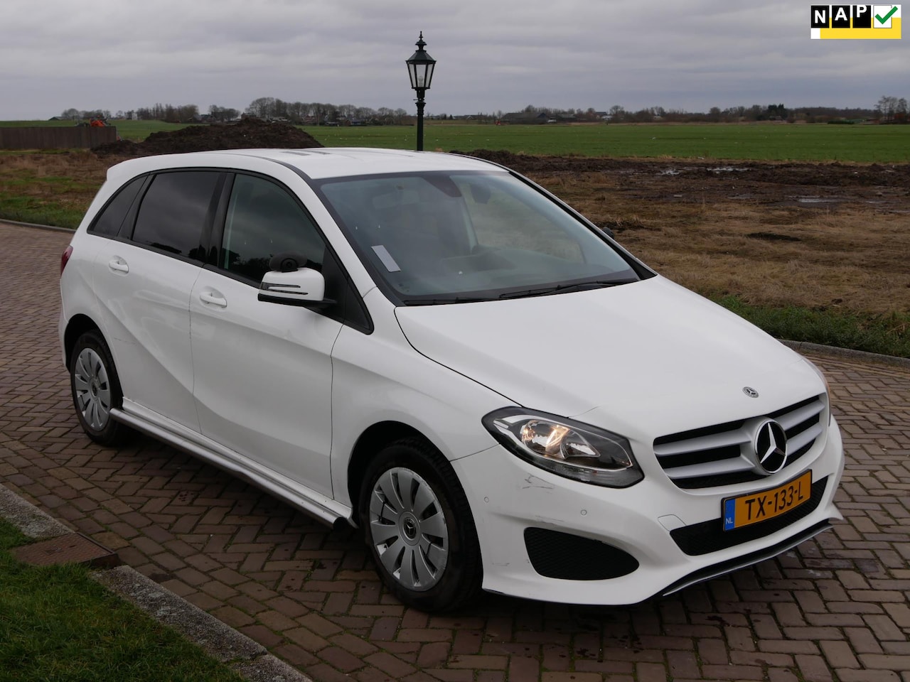 Mercedes-Benz B-klasse - 220 d Ambition AUT AC **EX-POLITIE** ** 6999 MARGE** - AutoWereld.nl