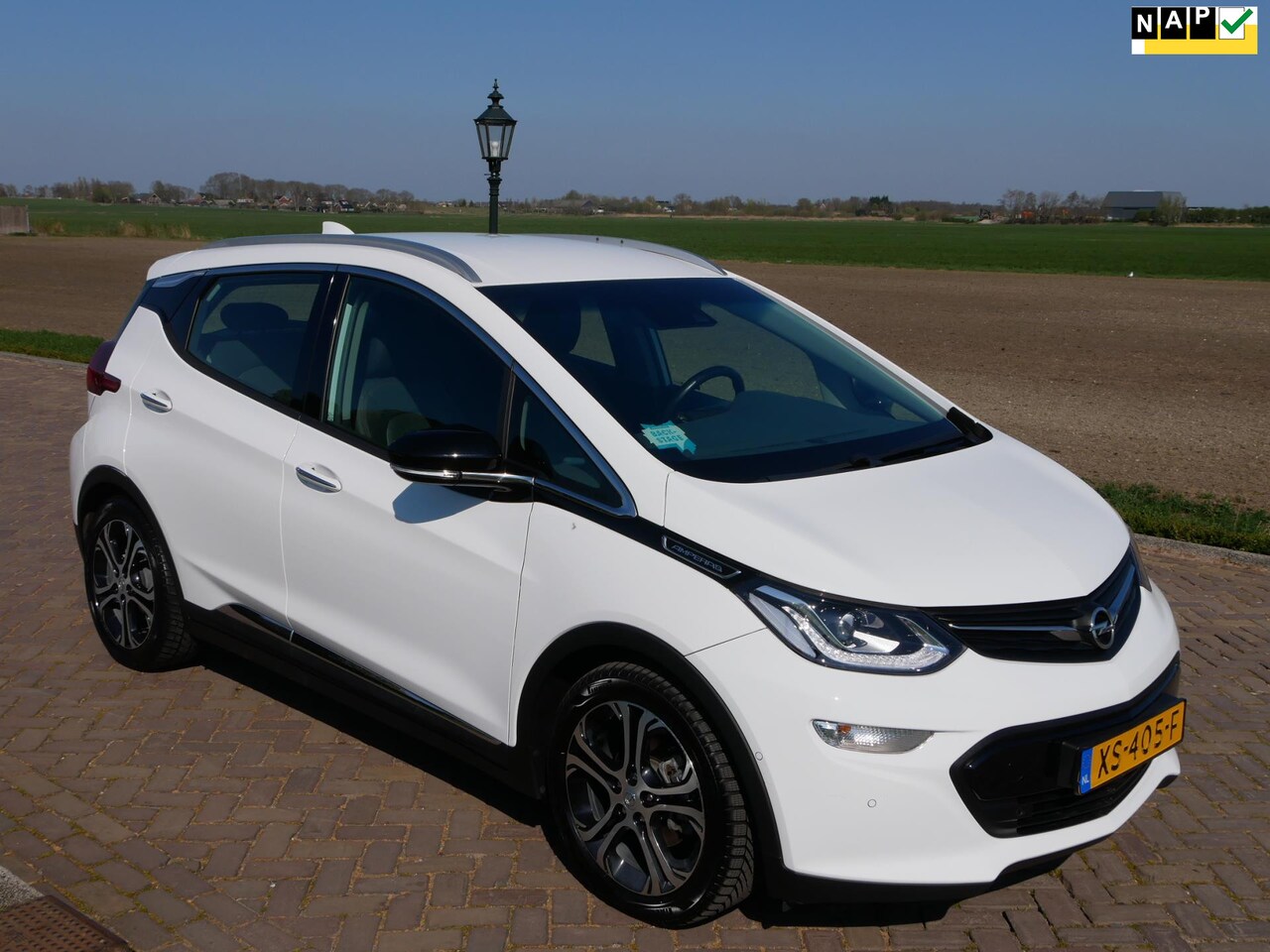 Opel Ampera-e - Business executive 60 kWh ** 11999 NETTO ** NEW BATTERY-PACKAGE - AutoWereld.nl