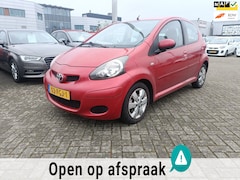 Toyota Aygo - 1.0 AUTOMAAT/NAVIGATIE/NAP/AIRCO
