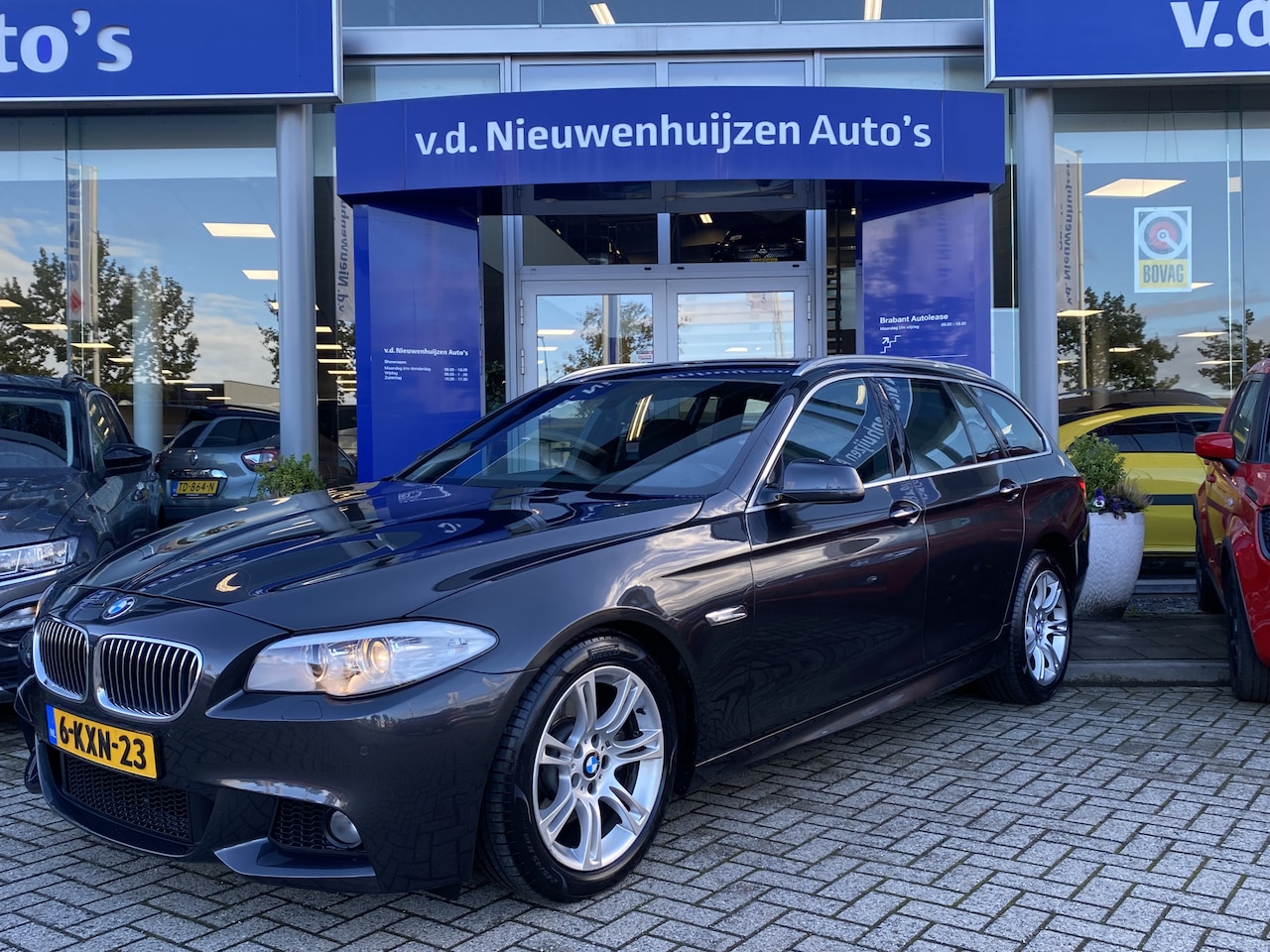 BMW 5-serie Touring - 520i | Navi | PDC | Info Bas 0492588982 - AutoWereld.nl