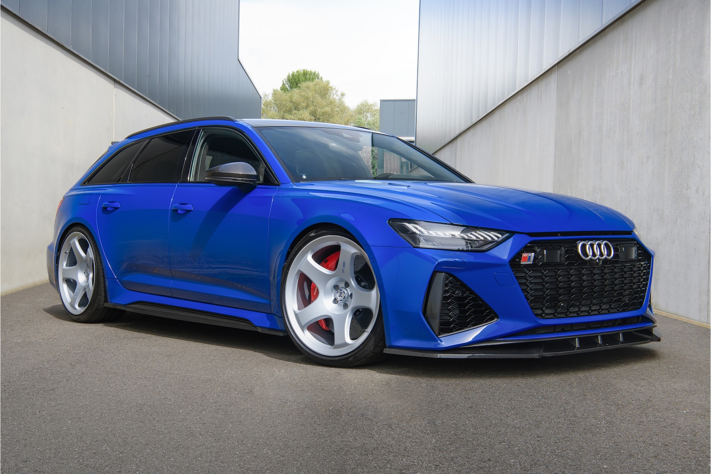 Audi RS6 - C8 1OF1 URBAN RS2 Hommage Edition Collectors Item - AutoWereld.nl