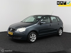 Volkswagen Polo - 1.4-16V 80pk Optive 5-Deurs | Airco | Elektr.pakket | 14-LMV | Radio-cd | Trekhaak | TOPST
